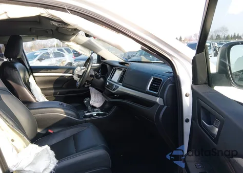 2018 Toyota Highlander Xle z USA, uszkodzony, nr VIN 5TDJZRFHXJS877539
